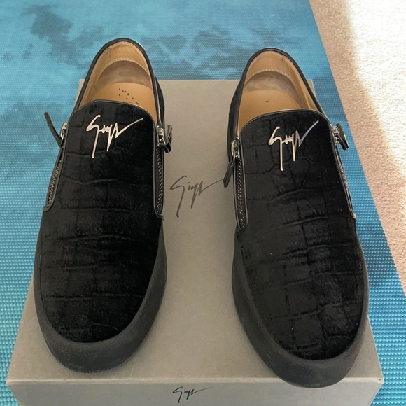I am sellx my Giuseppe Zanotti All black Sneakers - Picture 1 of 9
